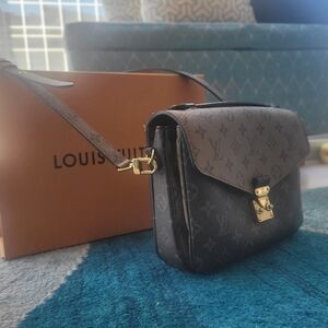 Louis Vuitton Reverse Monogram bag